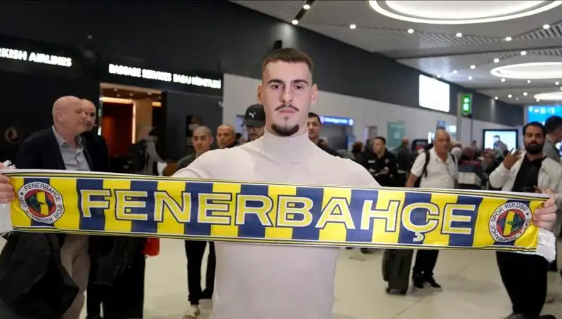 Fenerbahçe, Genç Yıldızı Mimovic'in Lisansını Çıkardı: Yeni Bir Dönem Başlıyor