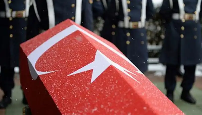Pençe Kilit Operasyonu'nda Yaralanan Askerimiz Şehit Düştü, Ülke Yasta