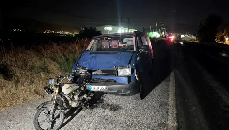 Söke'de Feci Kaza: Minibüs Motosiklete Çarptı, 3 Yaralı