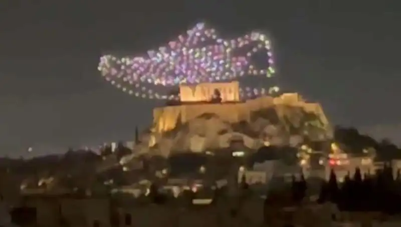 Akropolis Üzerinde Drone ile Reklam Uygulamasına Soruşturma Açıldı
