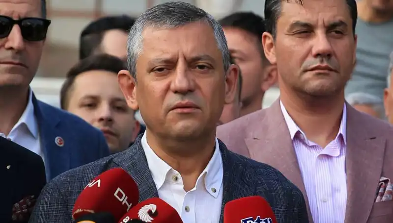 Özgür Özel'den Bayram Mesajı: Bu Kurtuluş Bayramı Hepimize Bayram Gibi Gelmeli