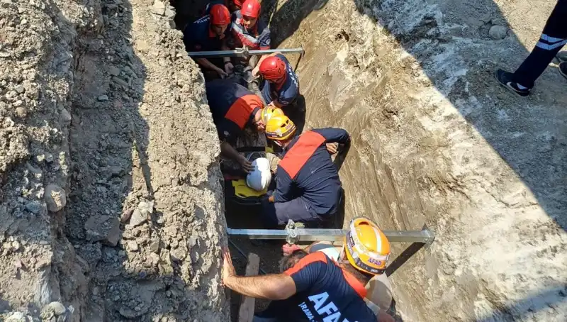 Göçük Altında Kalan İşçi Sevinçle Kurtarıldı, Umutlar Tazelendi