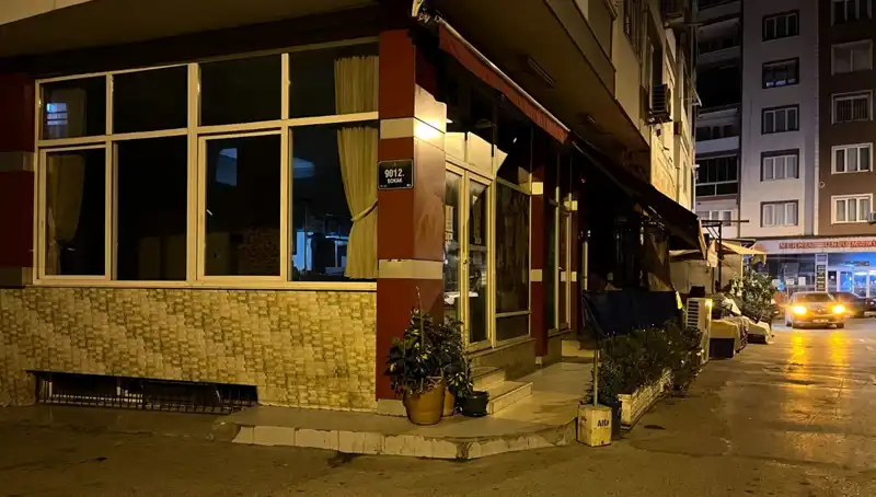 İzmir'de Kahvehaneye Yüzleri Maskeli Saldırı: Bir Kişi Hayatını Kaybetti
