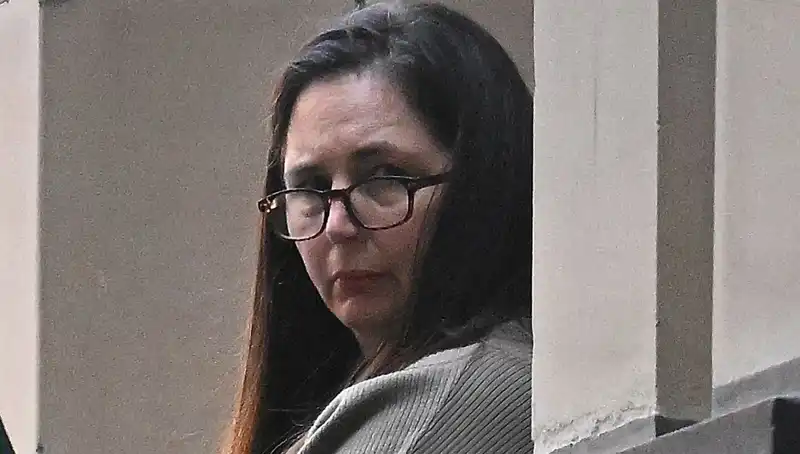 Zehirli Mantarların Karanlık Dünyası: Renkli Tabaklar ve Sırlarla Dolu Suçun Anatomisi