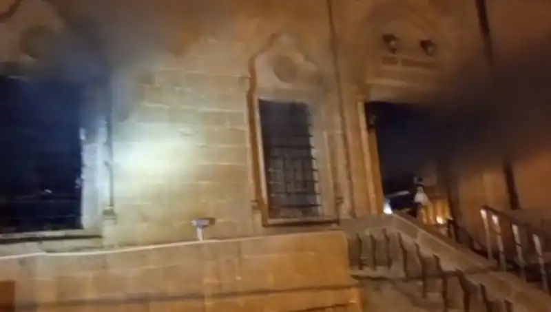Mardin’de Cami Yangını: Zarar Görenlerin Durumu ve Yangının Sebepleri