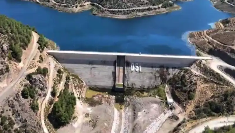 Çeşme'de Su Kesintilerine Son: Yeni Proje ile Sorunlar Çözüme Kavuşuyor
