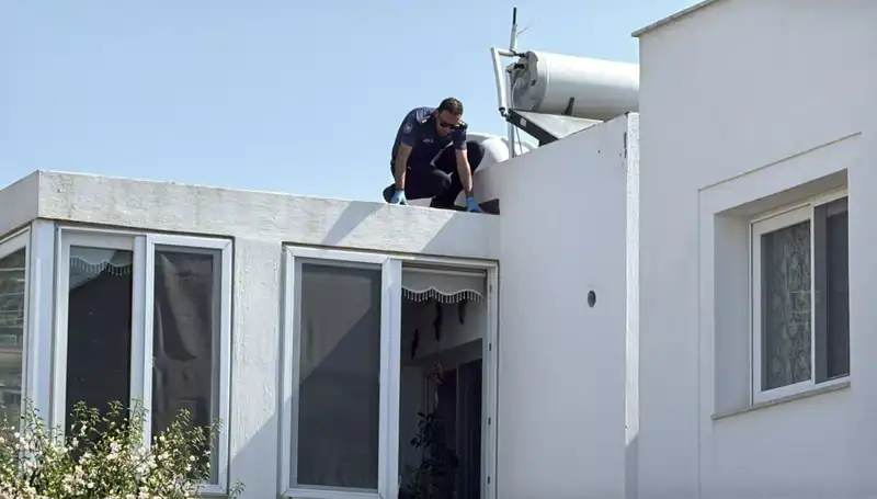 Bodrum'da Çatıdan Düşen Emekli Polis Hayatını Kaybetti, Olay Tüm Şehri Şok Etti