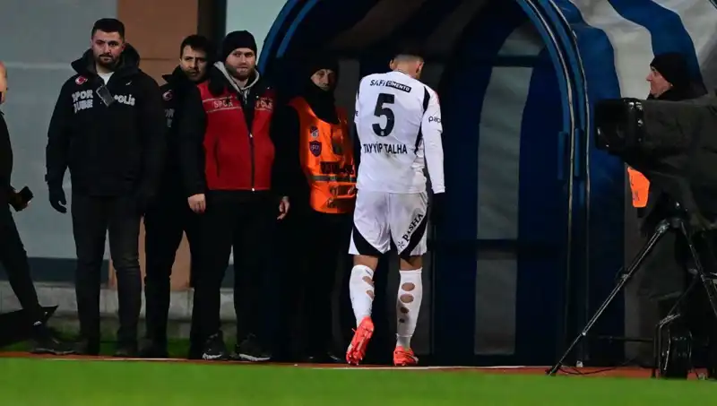 Tayyip Talha, Beşiktaş Taraftarından Özür Diledi: Kırmızı Kart Krizi!