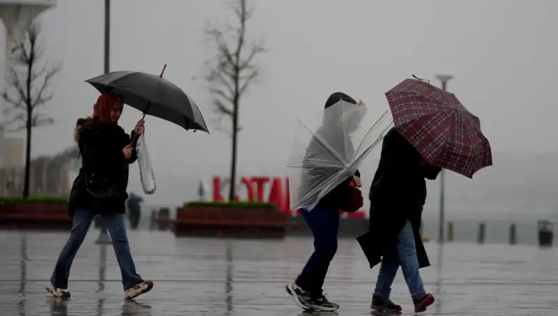 İstanbul'u Vuran Kuvvetli Sağanak: Yarına Hazır Olun