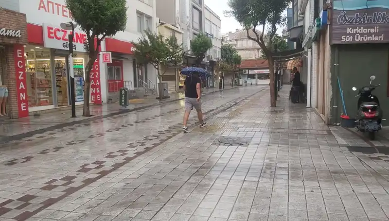 Kırklareli'de Sağanak Yağış: Yerel Yaşamı Nasıl Etkiledi?
