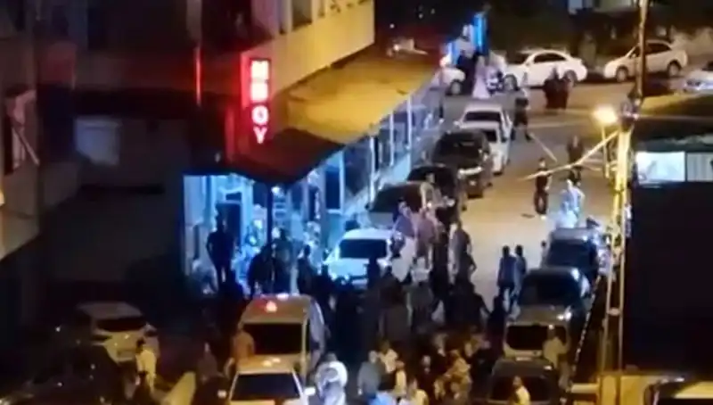Düğün Davetinde Şok Anlar: Kalabalığa Dalıp Kaçan Araç Panik Yarattı
