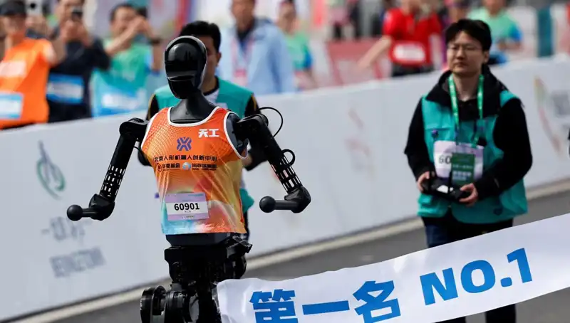 Çinli Robotlar Maraton Koşusunda İnsanlarla Yarıştı: Yapay Zekada Yeni Bir Dönem