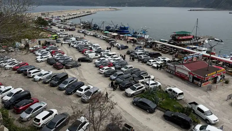 Bayram Tatilinde İlçeye Akın Eden Araç Sayısı Rekor Kırdı!