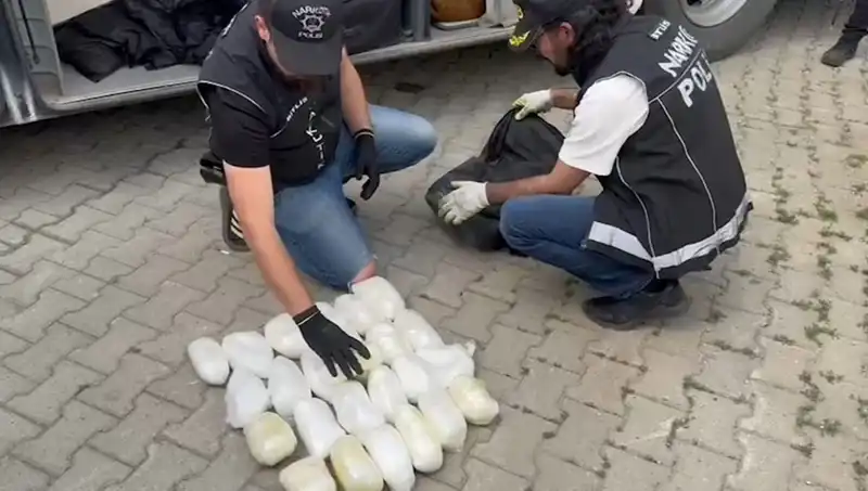 Yolcunun Valizinde 13 Kilo Metamfetamin Yakalandı: Sıra Dışı Olayın Detayları