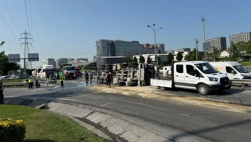 D-100 Yan Yolda Beton Mikserinin Devrilmesi: Olayın Detayları ve Sonuçları