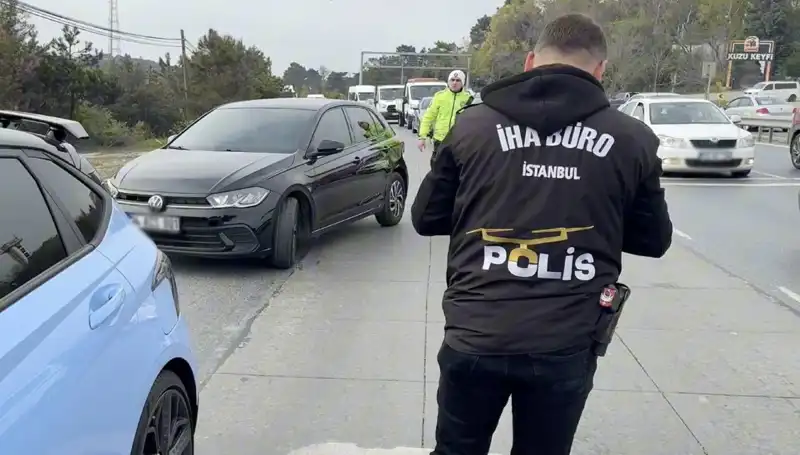 Emniyet Şeridini İhlal Eden Sürücünün İlgilendiği Suç Yerinde Şok Gelişme!