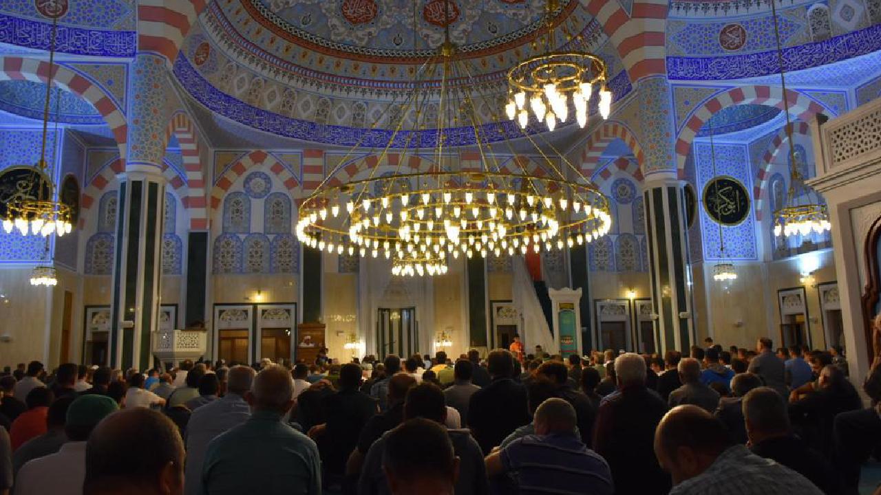 Regaib Kandili Bu Gece Kutlanacak