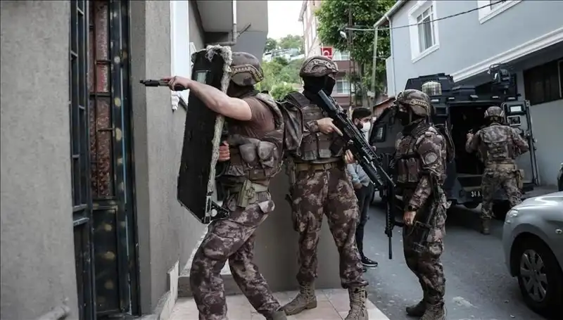 İstanbul’da DAEŞ’e Yönelik Dev Operasyon: 20 Şüpheli Gözaltında!