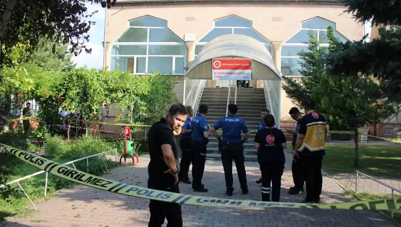 Namaz Vakti Gelen Dehşet: Husumetli Arkadaşın Katlinde Şok Ayrıntılar
