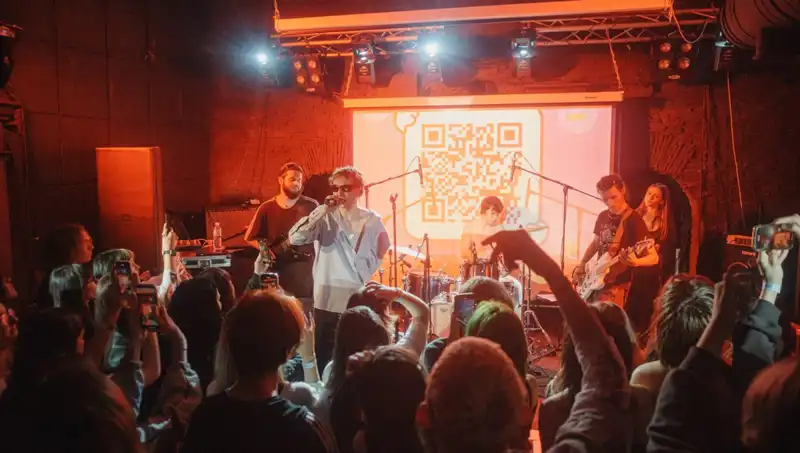Savaşın Ortasında Sanat: Bir Şehirde Aynı Anda Saldırı ve Konser