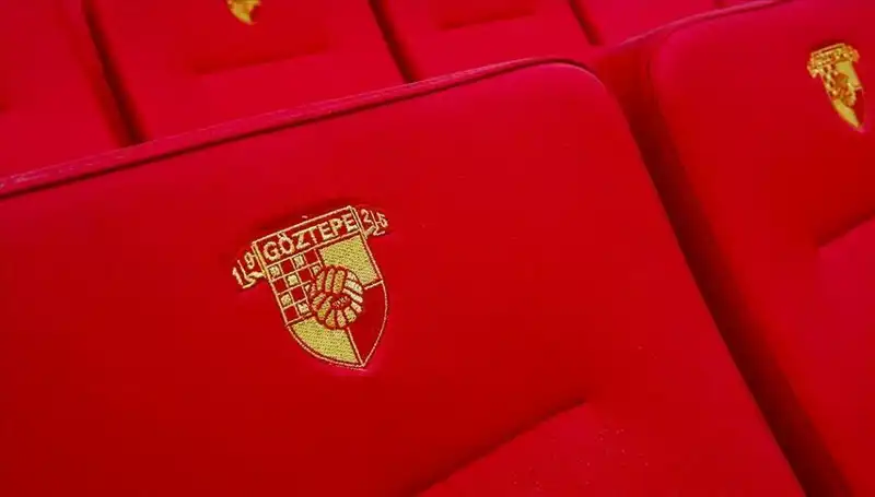 Göztepe, Genç Yıldız Junior Olaitan ile Transfer Anlaşması Yaptı