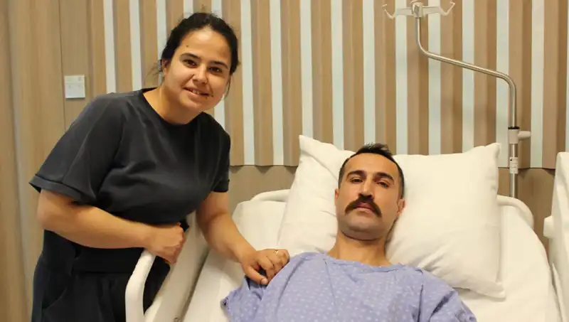 32 Yaşında Kalın Bağırsak Kanseri Teşhisi: Mide Kanaması Yanıltıcı Oldu