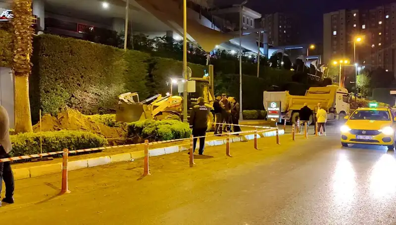 AVM Girişinde Doğalgaz Salgını: Panik İle Kaçışan Kalabalık