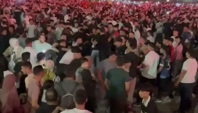 Konsere Gidenlerde Dehşet! Bıçaklı Kavga Üç Kişiyi Yaraladı