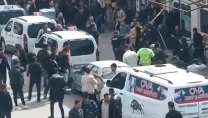 Erciş'te Taşlı Sopalı Kavga: 7 Gözaltı ve Olayın Detayları