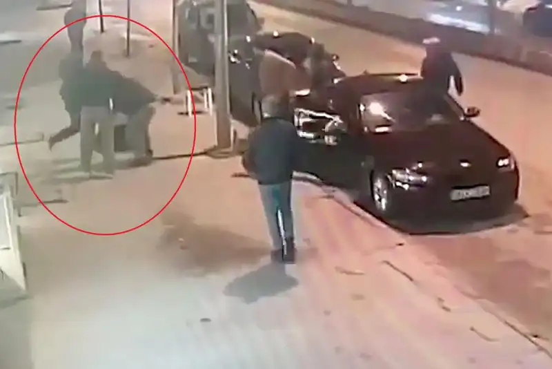 Park Yerinde Bacak Kıran Kavga: Üç Kişi Saldırıya Uğradı!