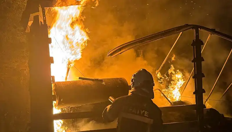 Tır Yangını Korkunç Şekilde Ağaçlara Sıçradı: Dumanlar Gökyüzünü Kapatıyor