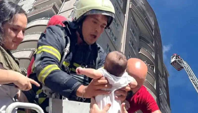Kayseri'de Yangın Paniği! 14 Katlı Bina Alev Alev Yandı