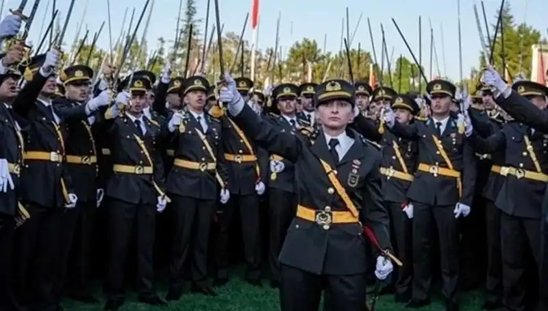 Kılıçlı Yeminde İkinci Emeklilik: Geleceğin Talebi mi?