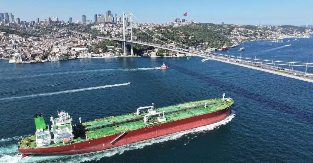 Türk Boğazlarından 20 Yılda Yaklaşık 2 Milyon Gemi Geçiş Yaptı