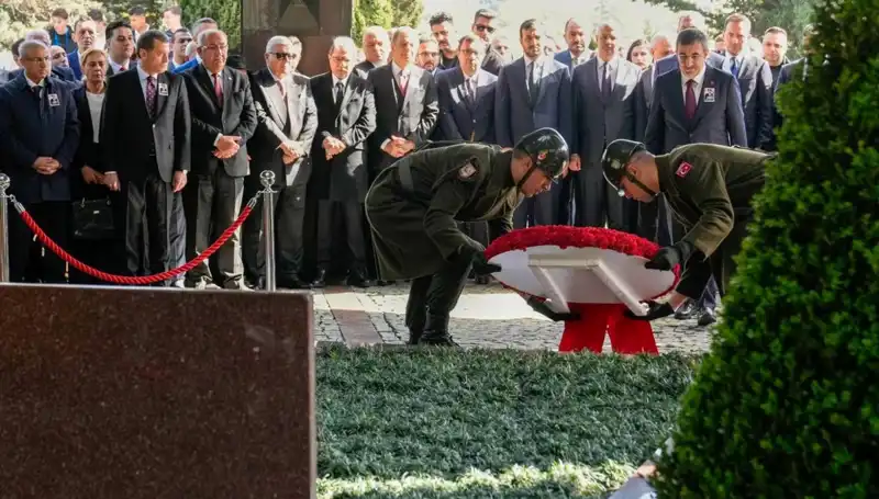 Turgut Özal, Mezarı Başında Anıldı: Hatıralar Tazelendi