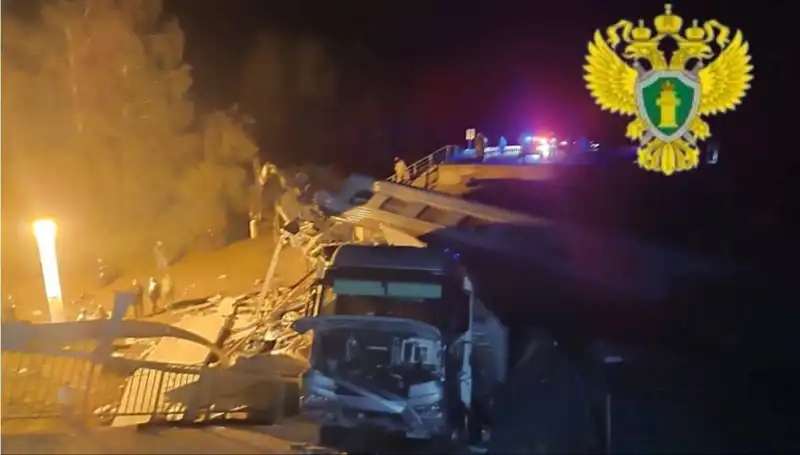 Rusya’da İki Köprü Çökmesi ve Tren Kazası: Yedi Kişi Hayatını Kaybetti