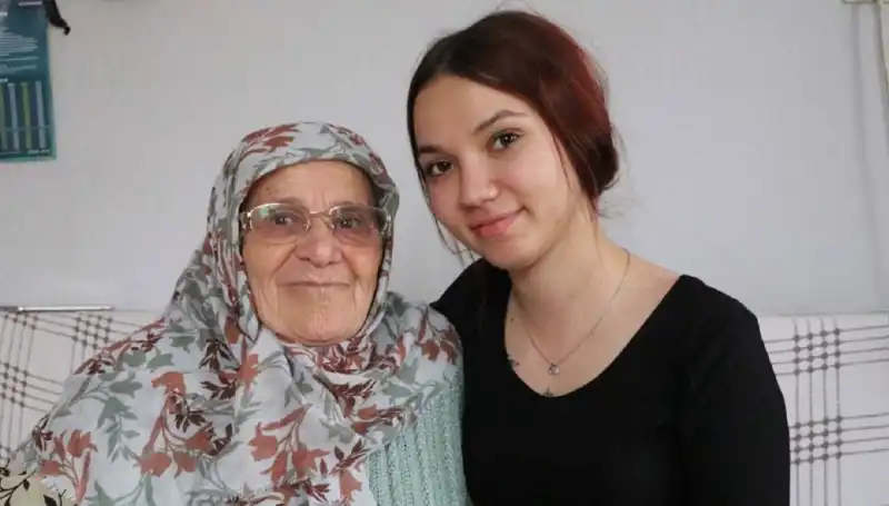 "Anneanne Terliği Silah Sayıldı: Genç Kadına 4 Yıl Hapis Cezası!"