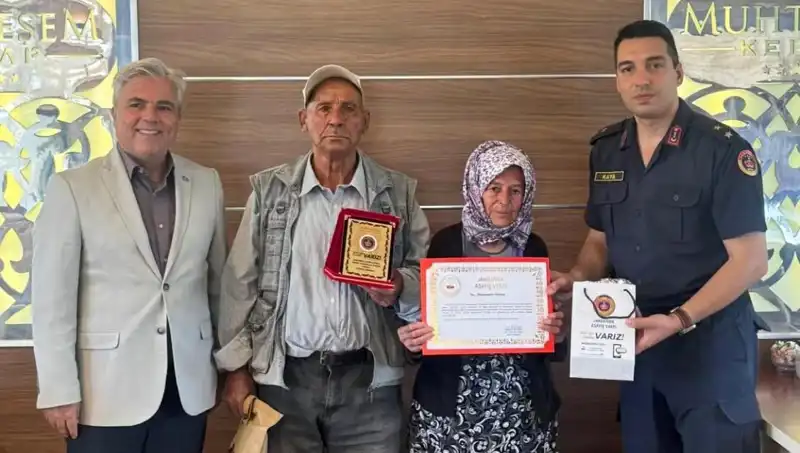 Tek Evini Jandarmaya Bağışlayan Ailenin Duygulandıran Hikayesi