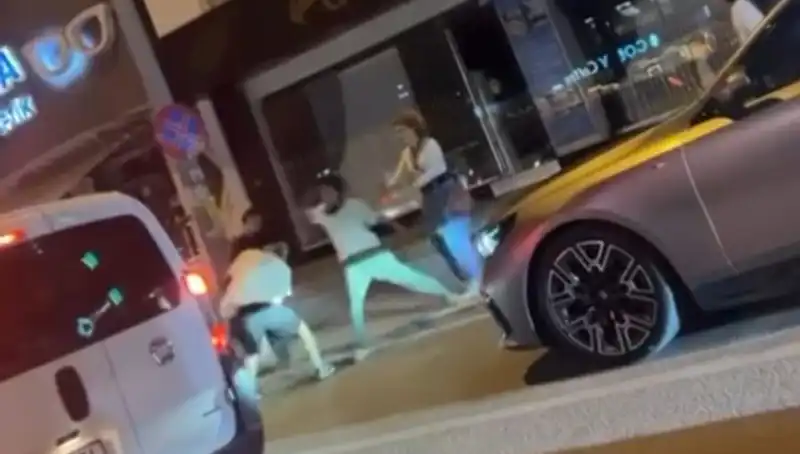 Cadde Boks Ringine Dönüştü: Şehirdeki Sıcak Kavga Anları