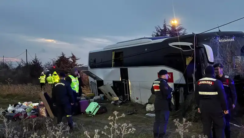 Çanakkale'de Otobüs Kazası: Şarampole Uçan Araçta 37 Yaralı Var