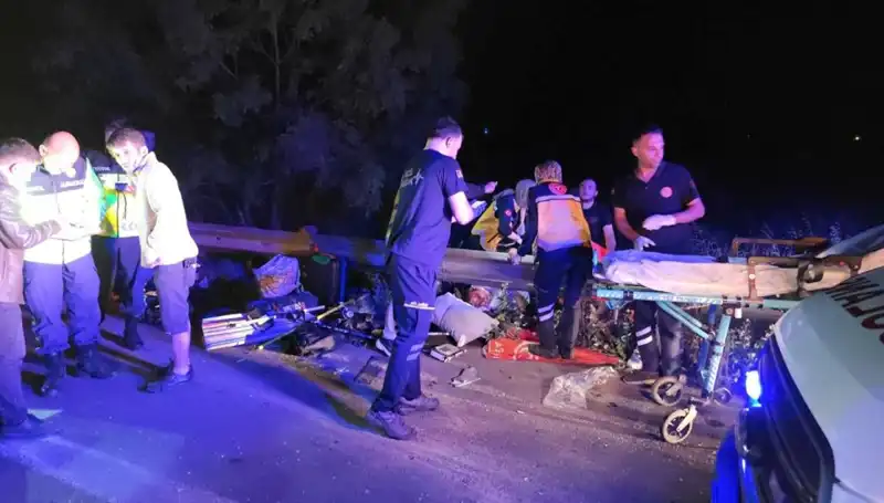Minibüs Kazasında Savrulmanın Sonucu: Hayatlarına Değen 5 An