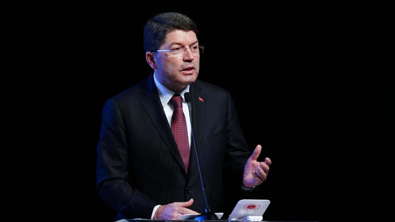 Bakan Tunç, Yangınla ilgili adli soruşturma başlatıldı