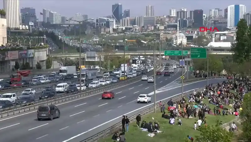 Deprem Sonrası Şehir Trafiğinde Alarm Zamanı: Yoğunluk Yüzde 56 Arttı