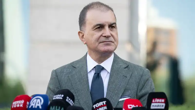 Ömer Çelik'ten Özel'e Sert Tepki: Meşru Alanı Tehdit Eden Açıklamalar Yok Hükmündedir