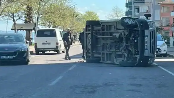 Otomobile Çarpan Araç Yolda Kaza Yaptı: Dikkat Çeken Görüntüler
