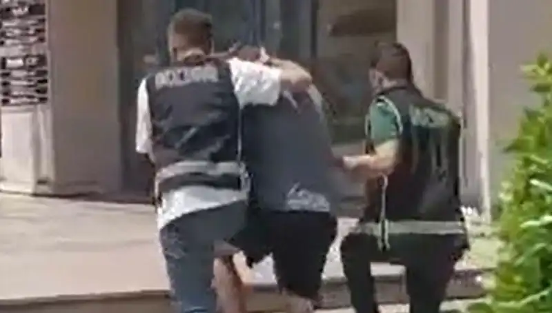 Turistlerin Sahte Dövizle Alışveriş Yapma Skandalı: Bir Turist Sınır Dışı Edildi!