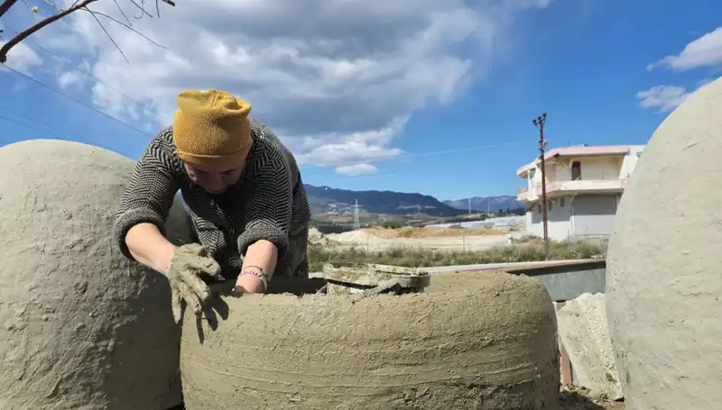 Hataylı Kadınların Killi Topraktan Eşsiz Ürünleri: Geleneksel El Sanatları