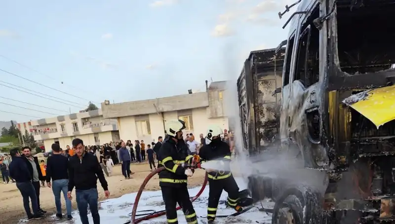 Park Halindeki İki TIR'da Büyük Yangın: Şehirde Panik Anları