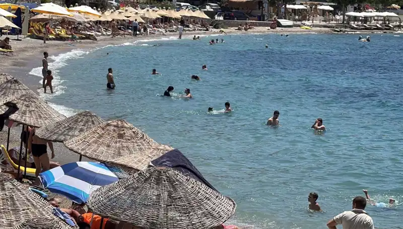 Hava Sıcaklığı 36 Dereceyi Buldu: Yerel Halk Sahillere Akın Etti