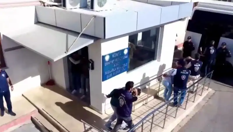 Türkiye’nin 10 İlinde Dev Dolandırıcılık Operasyonu: 13 Kişi Tutuklandı!